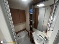 T 22Knaus Sky Wave R21 Camper Usato Semintegrale Camper D'Occasione Per 4Persone Con Letto Francese